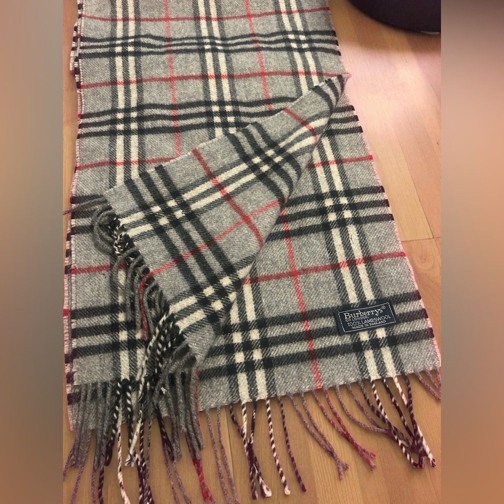 BURBERRYS OF LONDON SCARF 100% LAMBSWOOL
